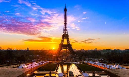 Moulin Rouge Paris avec dîner-croisière à la Tour Eiffel